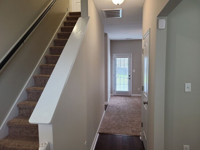 Building Photo - Beautiful 4 bedroom, 2.5 bath - The Villag...