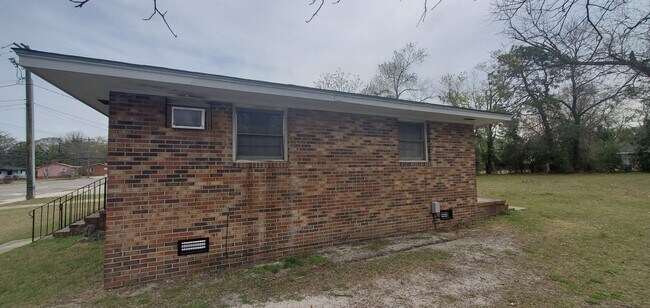 Building Photo - 312 Jasper St