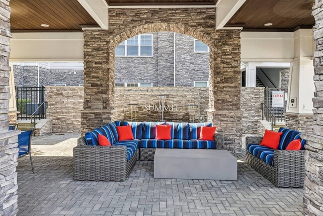 Building Photo - The Summit at Nashville West