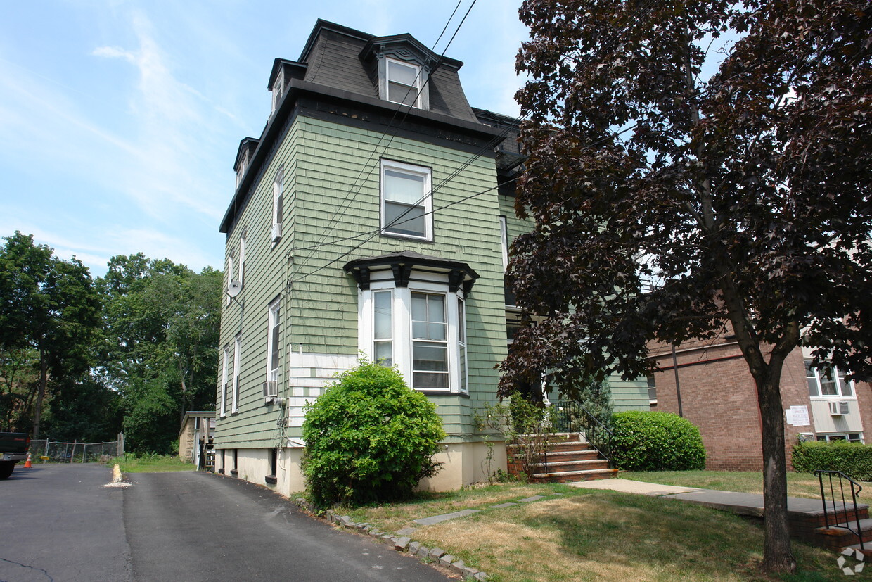 Building Photo - 111 W Grand St