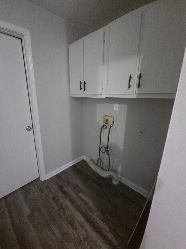 Building Photo - 408 Simonton St