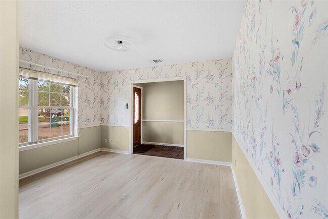 Building Photo - 3315 Crestdale Dr