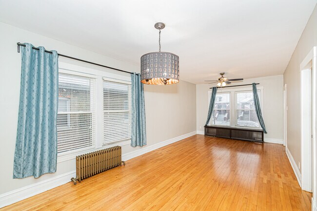 Foto del edificio - 1327 Harvey Ave