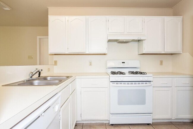 Foto del edificio - 1034 Canterbury Dr