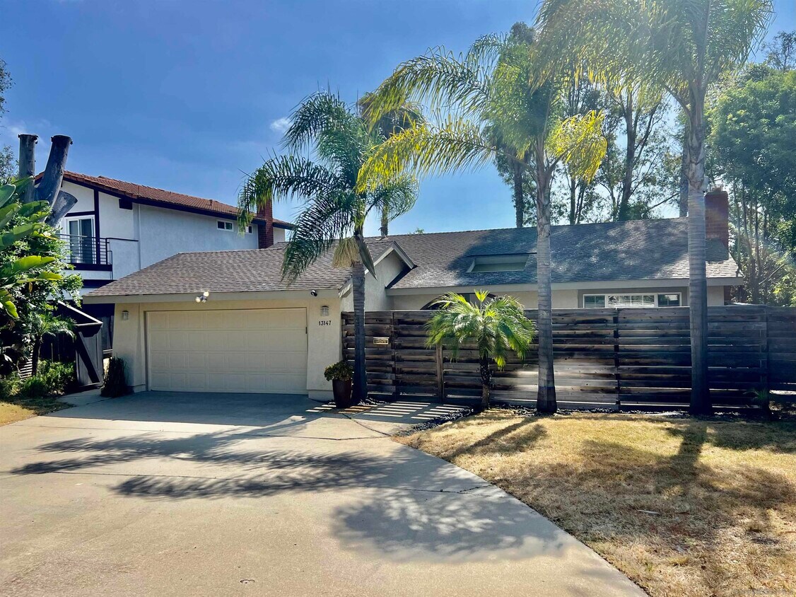 Primary Photo - 13147 Portofino Dr