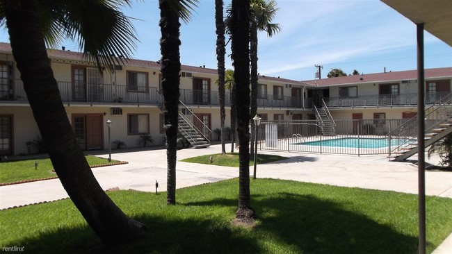 Building Photo - 5107 Rosemead Blvd
