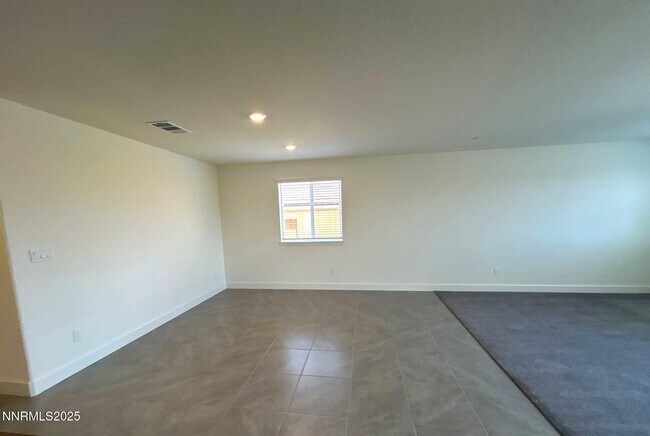Building Photo - 963 Cascade Range Dr