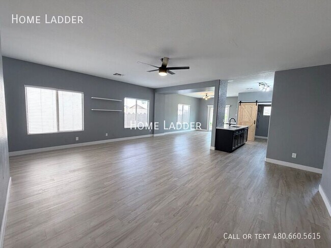 Foto del edificio - 595 E Renegade Pl