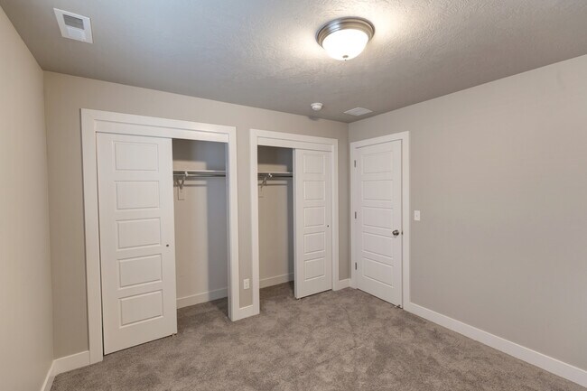 Building Photo - 2703 Waterview Drive