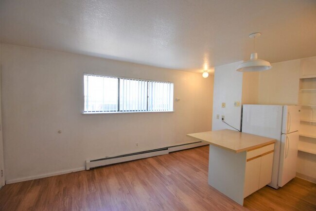 Foto del edificio - 1 Bedroom Apartment Close to CU!