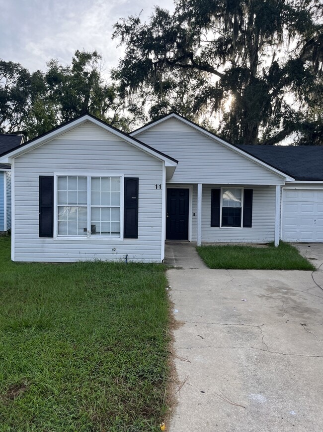 Building Photo - 11 Pinedale Cir