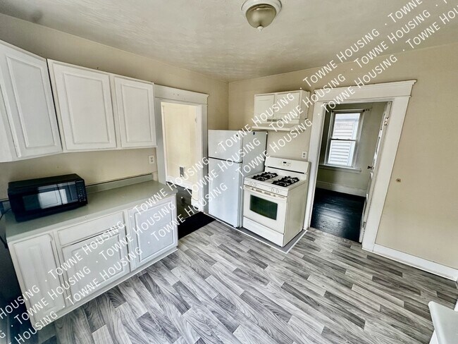 Building Photo - 2099 Niagara St