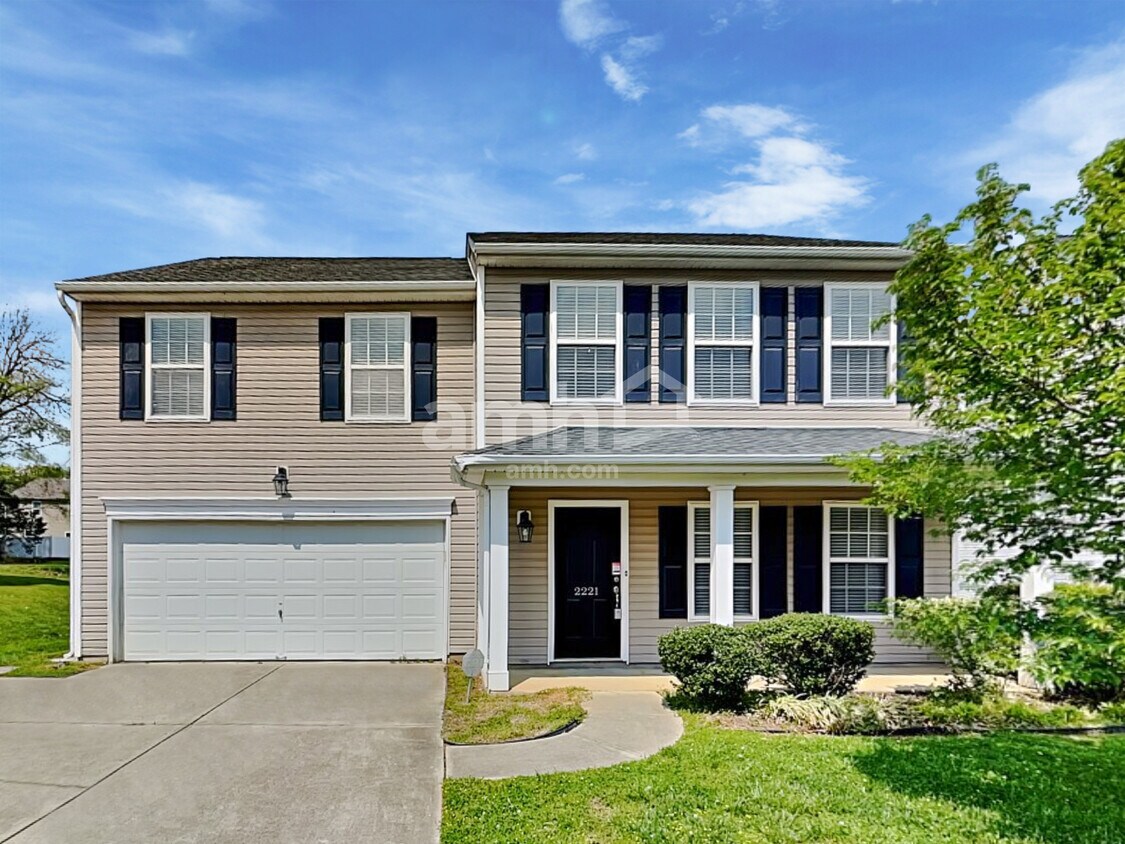 Primary Photo - 2221 Highland Park Dr
