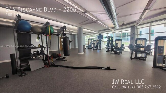 Building Photo - Vizcayne Condo   across from Bayside Downt...