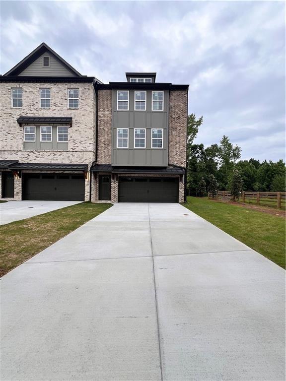 Building Photo - 1335 Oak Dr