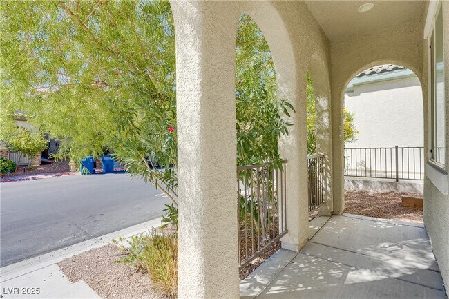 Building Photo - 6632 Ditmars St