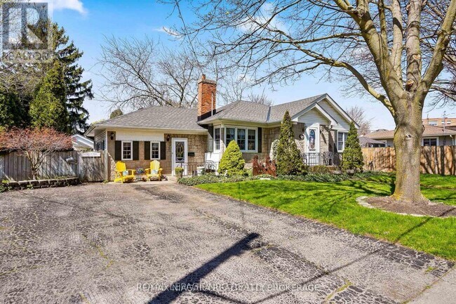 Building Photo - 39 Maplewood Dr