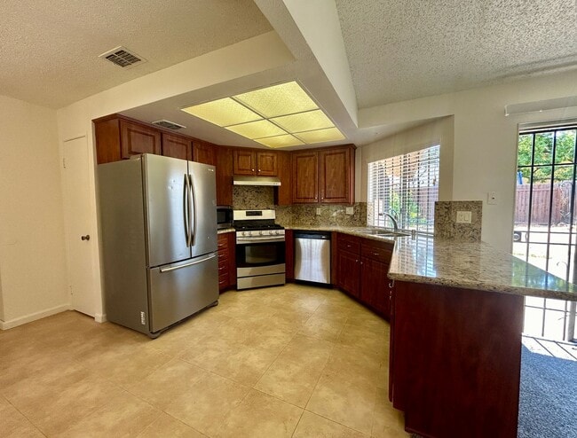 Building Photo - 9145 Posada Way