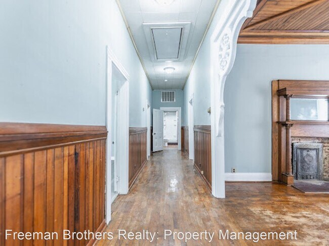 Building Photo - 3 br, 1 bath House - 408 W 4th St.