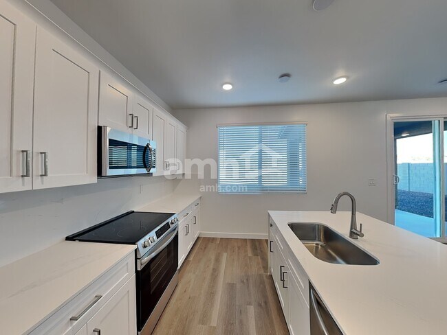 Foto del edificio - 9726 W Luxton Ln