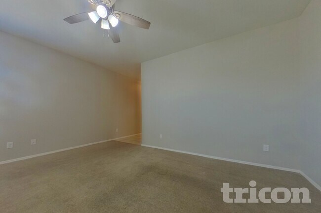 Foto del edificio - 30900 W Picadilly Rd