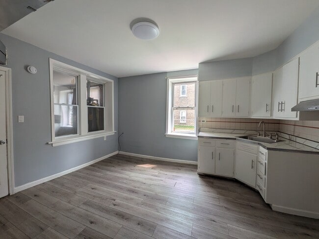 Building Photo - 5520 W 24th St