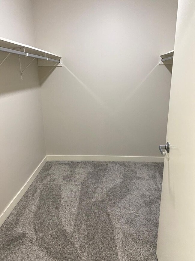 Building Photo - Spacious Seattle Condo - $2,400
