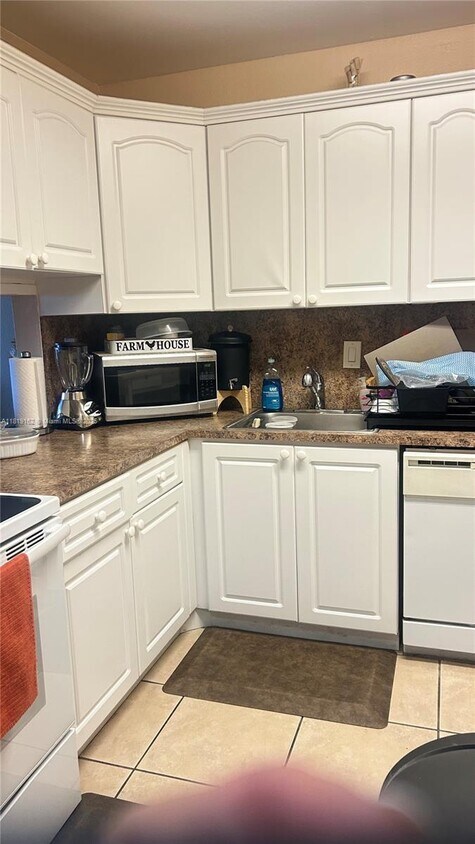 Foto principal - 4920 NW 79th Ave
