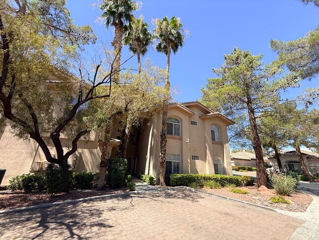 Foto del edificio - 2050 W Warm Springs Rd