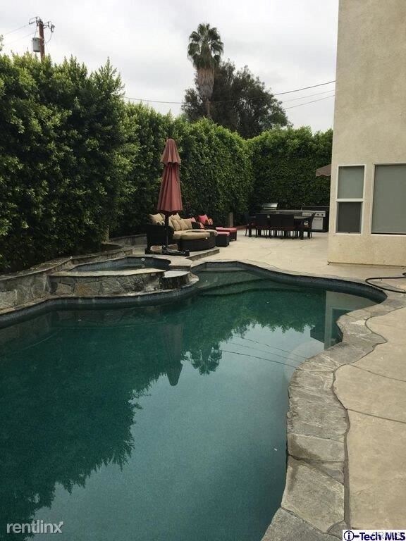 Building Photo - 5225 Leghorn Ave