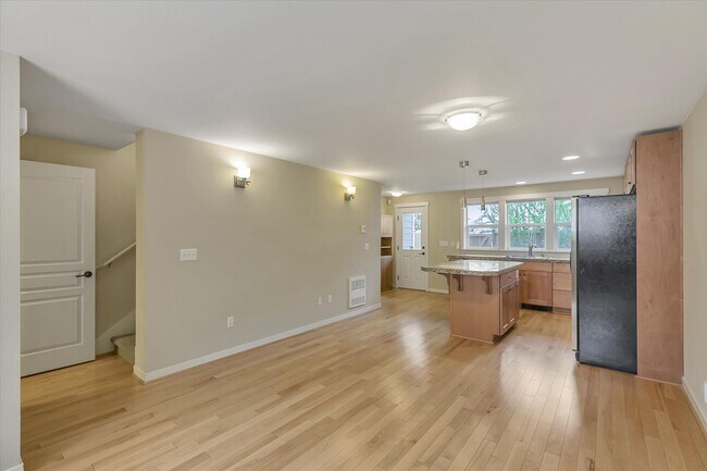 Building Photo - 3615 Albion Pl N