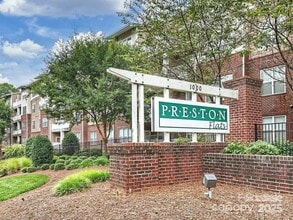 Building Photo - 1000 E Woodlawn Rd