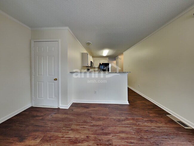 Foto del edificio - 109 Saddlemount Ln