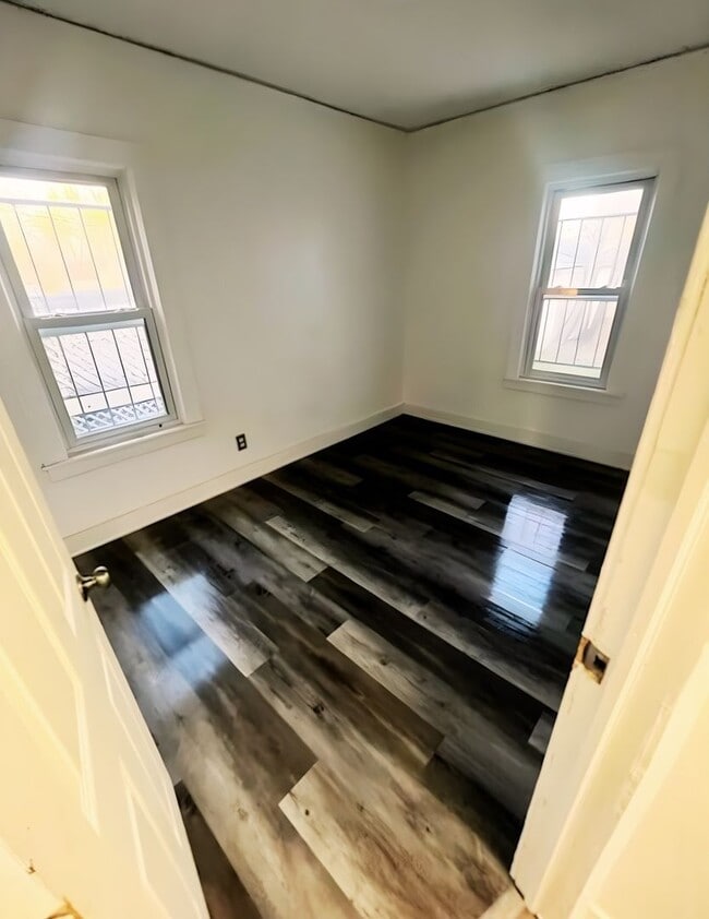 Foto del edificio - 9264 Ward Ave