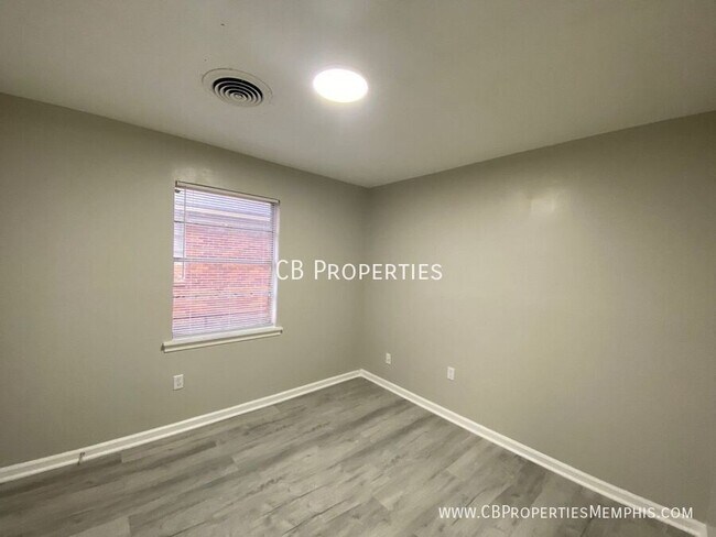 Building Photo - 1608 Oakwood St