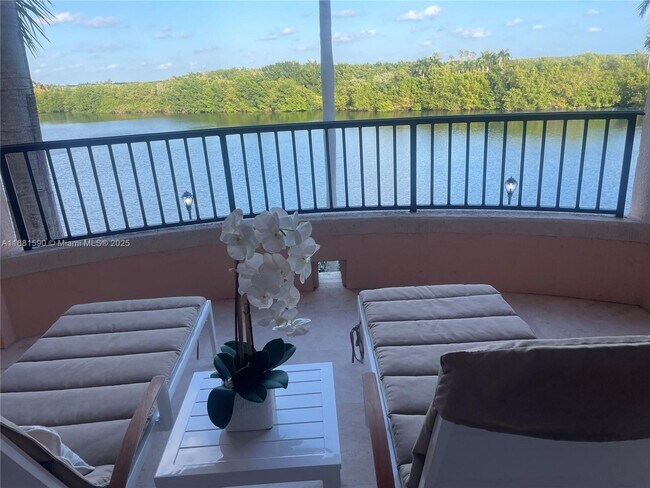 Foto del edificio - 13645 Deering Bay Dr