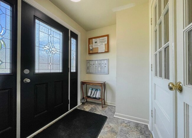 Main Entry - 33 Minott St