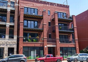 Building Photo - 2513 N Halsted St