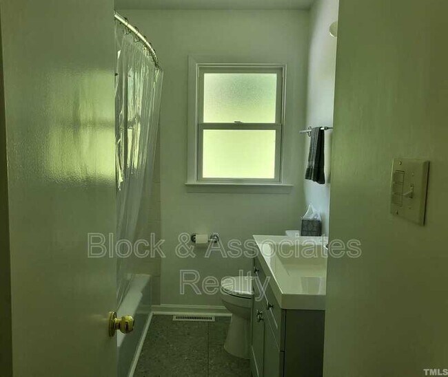 Building Photo - 2104 Balboa Rd