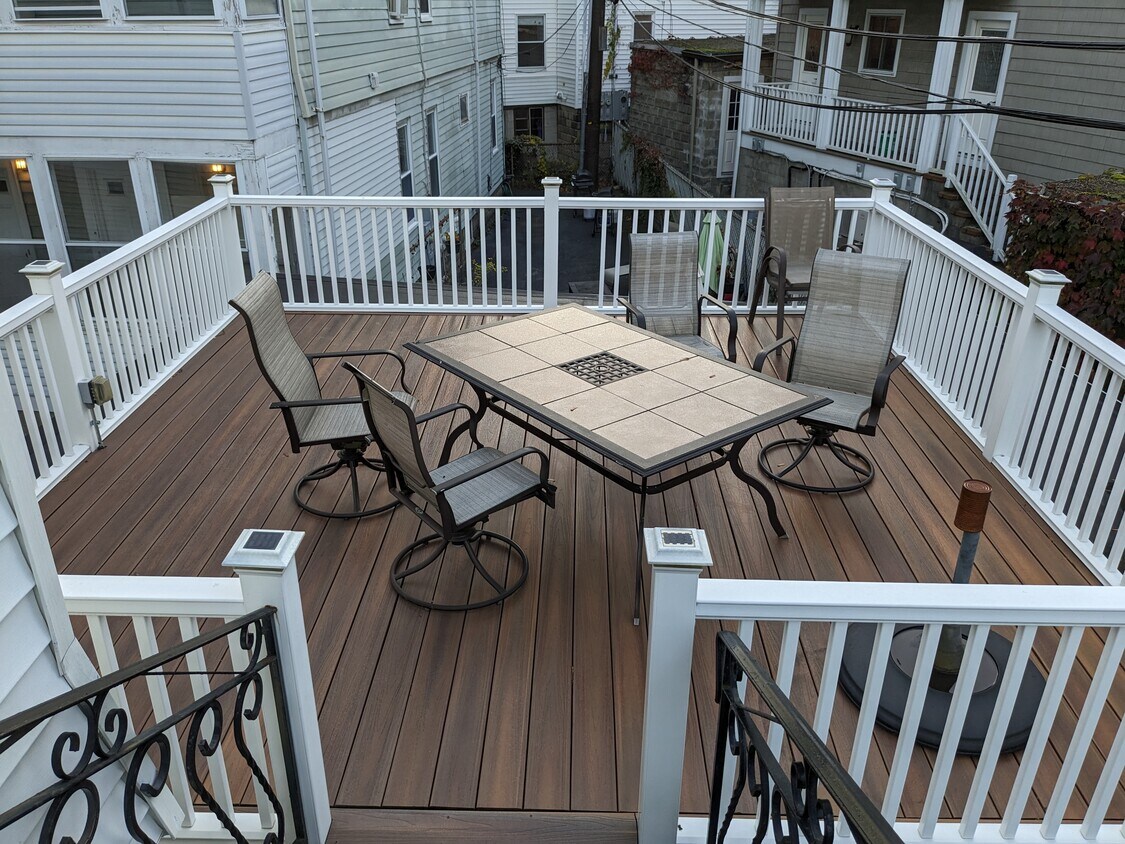 Private deck - 26 Walker St