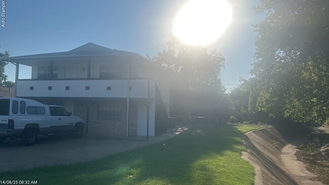 Foto del edificio - 607 N Elm St