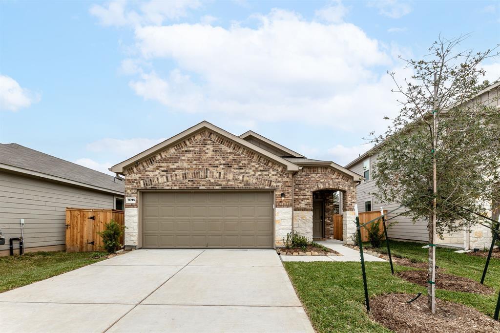 Foto principal - 16745 Oak Bough Dr