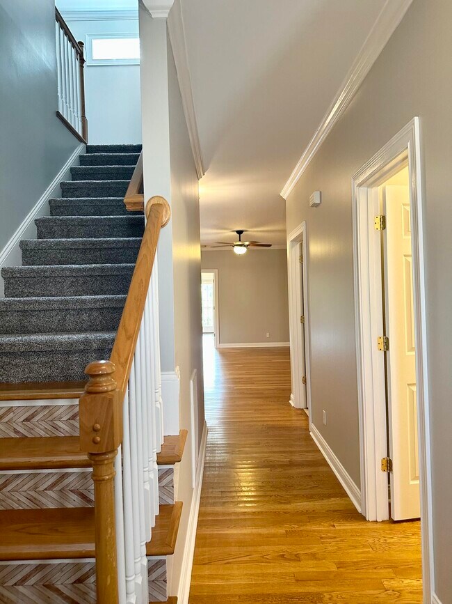 Building Photo - 114 W Green St