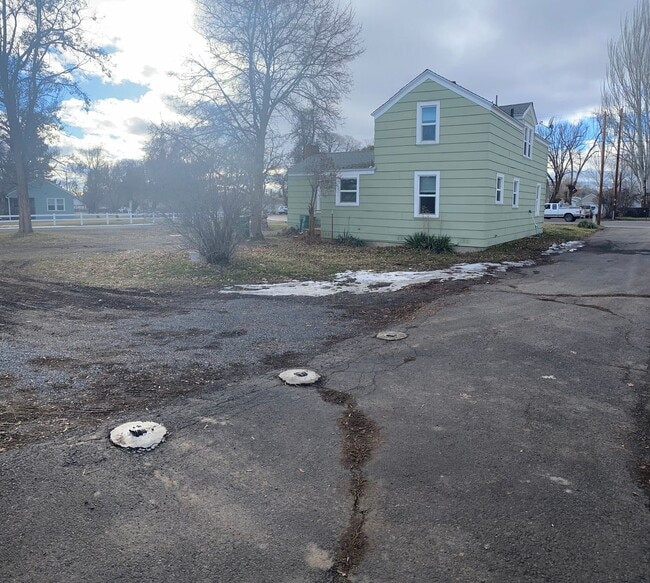 Foto del edificio - 3bed/1bath house on Homedale Rd.