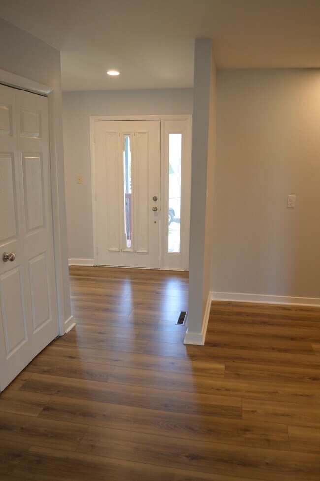 Building Photo - 47 Foxtail Ct