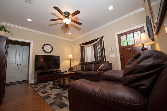 Building Photo - 125 Camden Pl