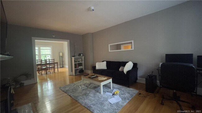 Foto del edificio - 814 Farmington Ave