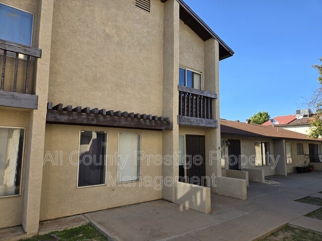 Photo - 2434 E Waltann Ln Townhome