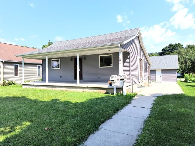 Building Photo - 504 Decorah Ave