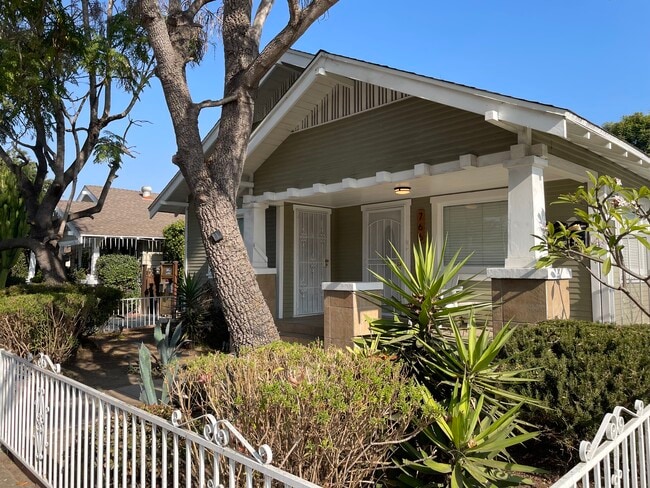 Foto del edificio - 766 Temple Ave